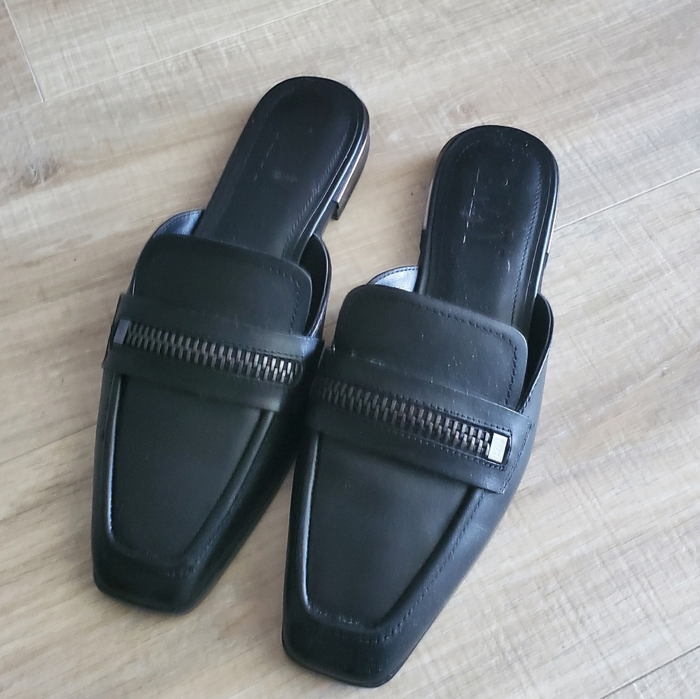 DKNY Elin Flat Mule